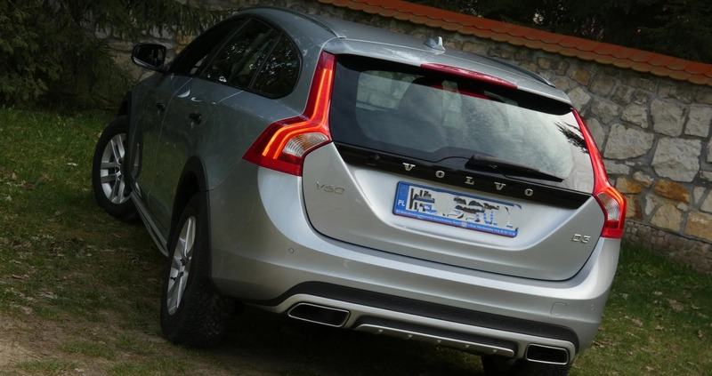 Volvo V60 Cross Country cena 58400 przebieg: 228000, rok produkcji 2017 z Giżycko małe 121